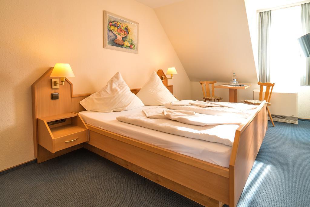 מיירסבורג Hotel Zum Lieben Augustin חדר תמונה