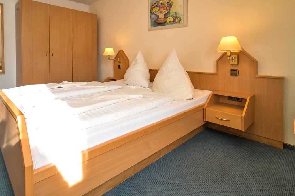 מיירסבורג Hotel Zum Lieben Augustin חדר תמונה