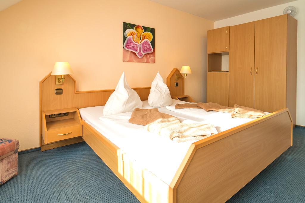 מיירסבורג Hotel Zum Lieben Augustin חדר תמונה