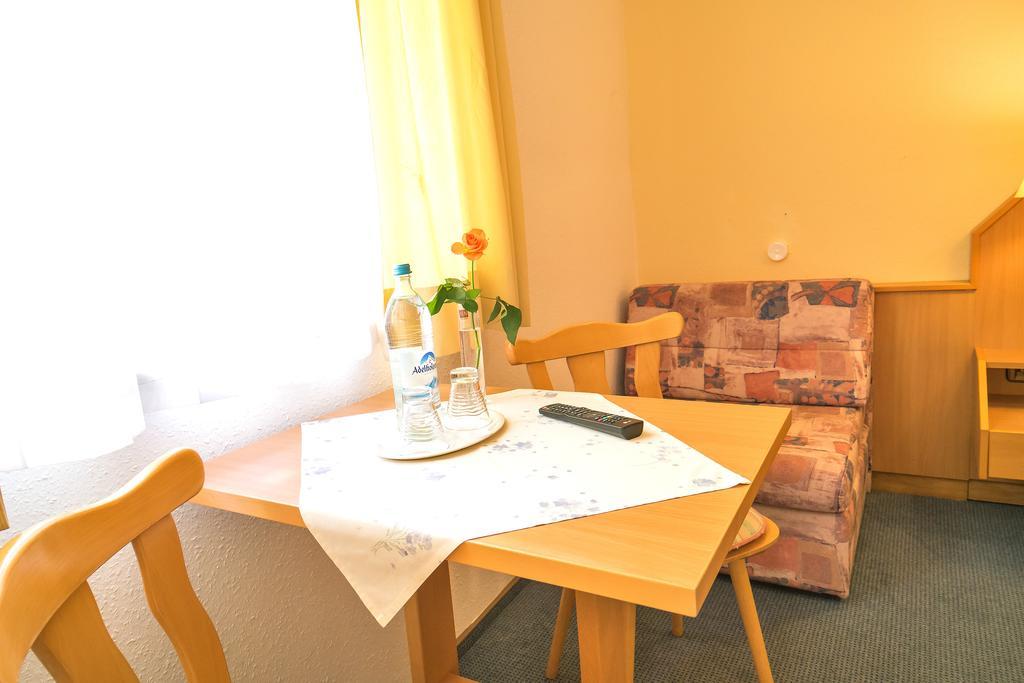 מיירסבורג Hotel Zum Lieben Augustin מראה חיצוני תמונה
