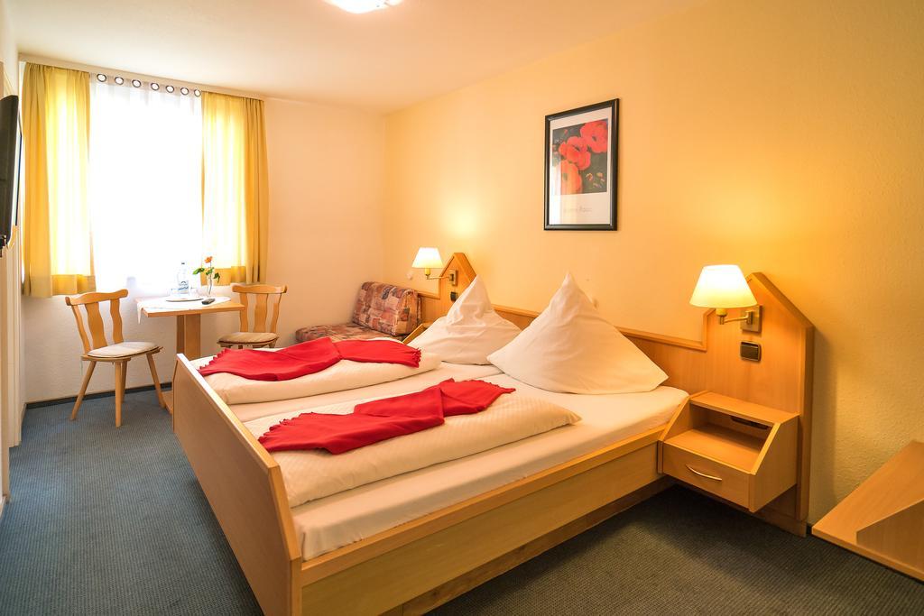 מיירסבורג Hotel Zum Lieben Augustin חדר תמונה