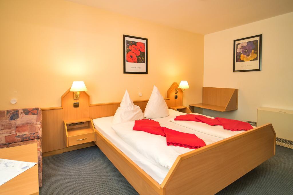 מיירסבורג Hotel Zum Lieben Augustin חדר תמונה