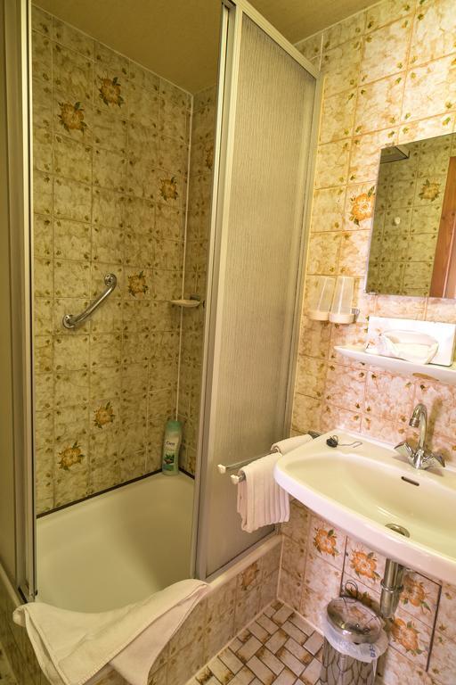 מיירסבורג Hotel Zum Lieben Augustin מראה חיצוני תמונה