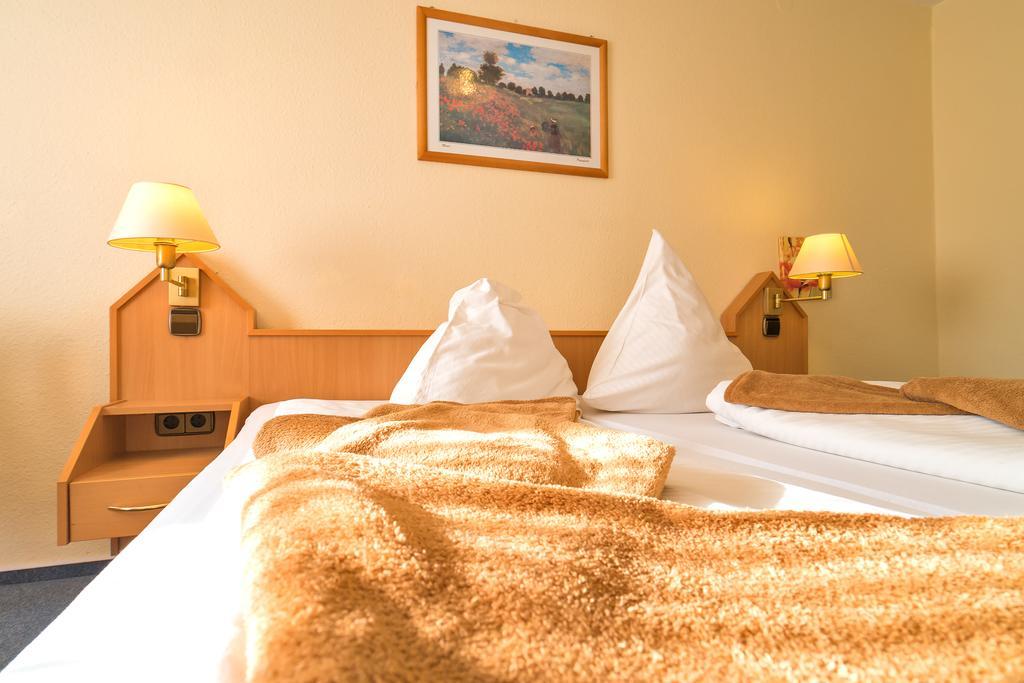 מיירסבורג Hotel Zum Lieben Augustin חדר תמונה