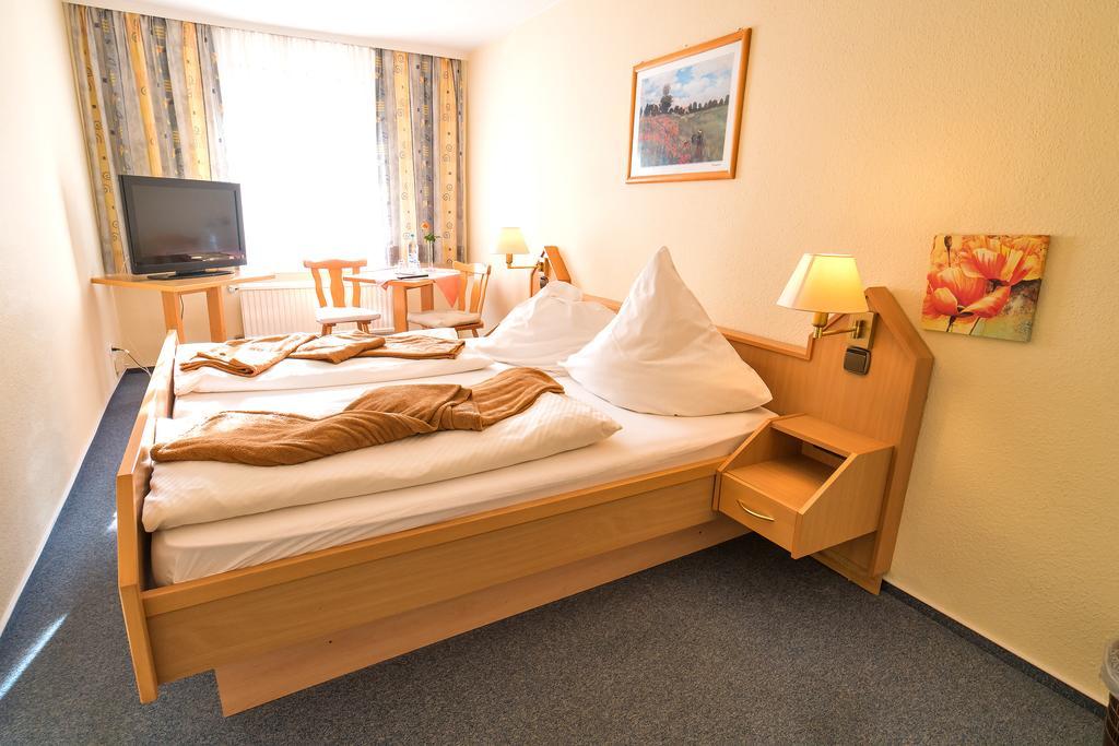 מיירסבורג Hotel Zum Lieben Augustin חדר תמונה