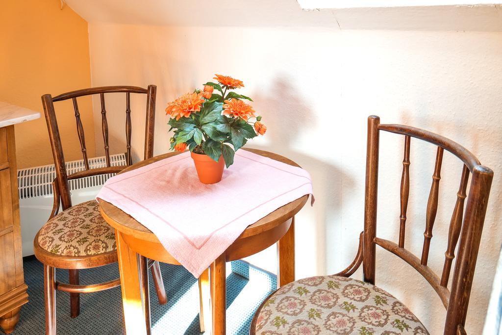 מיירסבורג Hotel Zum Lieben Augustin חדר תמונה