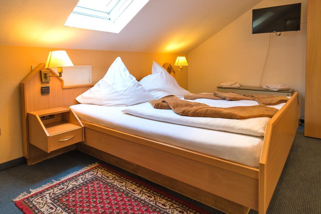 מיירסבורג Hotel Zum Lieben Augustin חדר תמונה