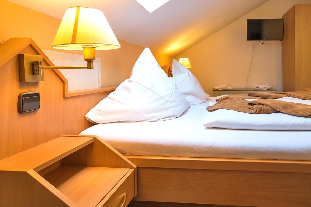 מיירסבורג Hotel Zum Lieben Augustin חדר תמונה