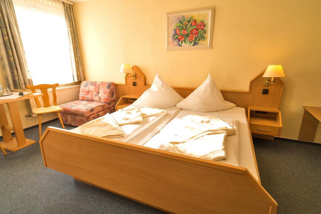 מיירסבורג Hotel Zum Lieben Augustin חדר תמונה