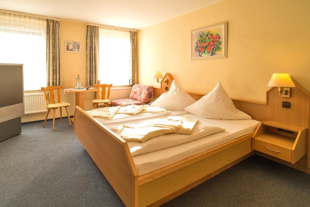 מיירסבורג Hotel Zum Lieben Augustin חדר תמונה