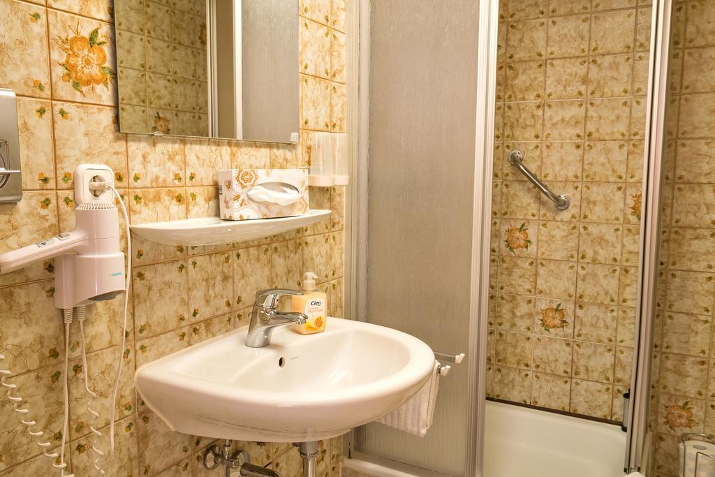 מיירסבורג Hotel Zum Lieben Augustin חדר תמונה