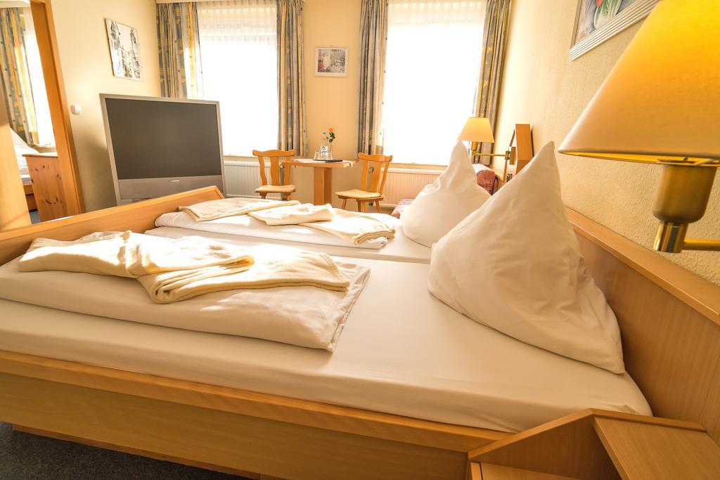 מיירסבורג Hotel Zum Lieben Augustin חדר תמונה
