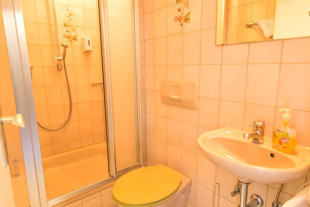 מיירסבורג Hotel Zum Lieben Augustin חדר תמונה