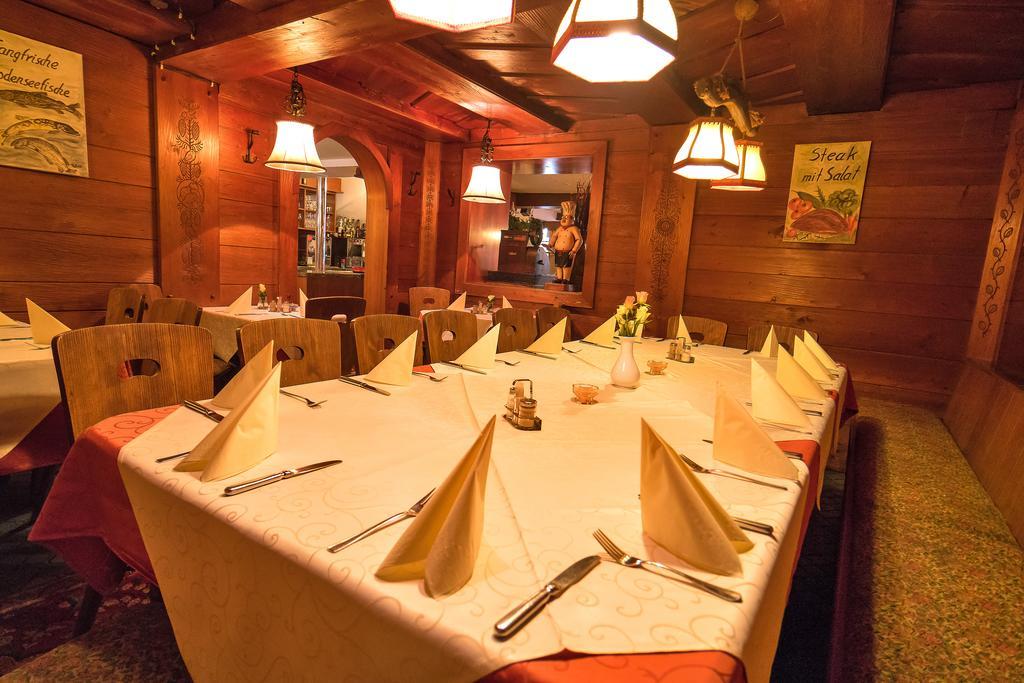מיירסבורג Hotel Zum Lieben Augustin מראה חיצוני תמונה