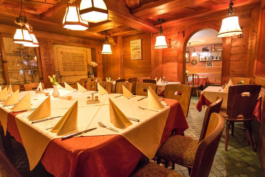 מיירסבורג Hotel Zum Lieben Augustin מראה חיצוני תמונה